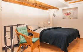 Stylish Apartment With Castle View & Free Parking